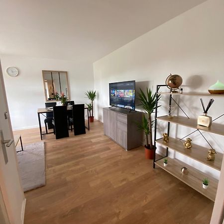 Appartement 59M2 Professionnel Ou Familial Saint Quentin En Yvelines Montigny-le-Bretonneux Buitenkant foto
